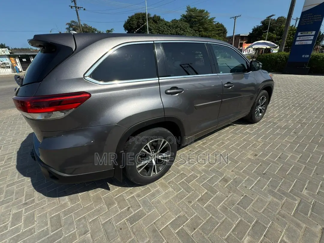 Toyota Highlander 2018 Gray