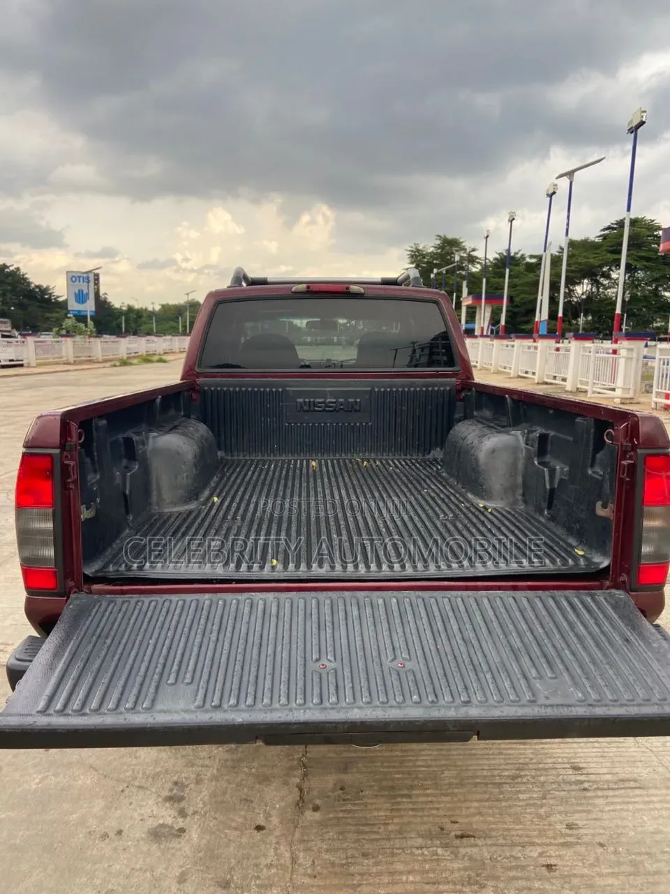 Nissan Frontier 2002 Red