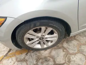 Hyundai Elantra 2018 Silver