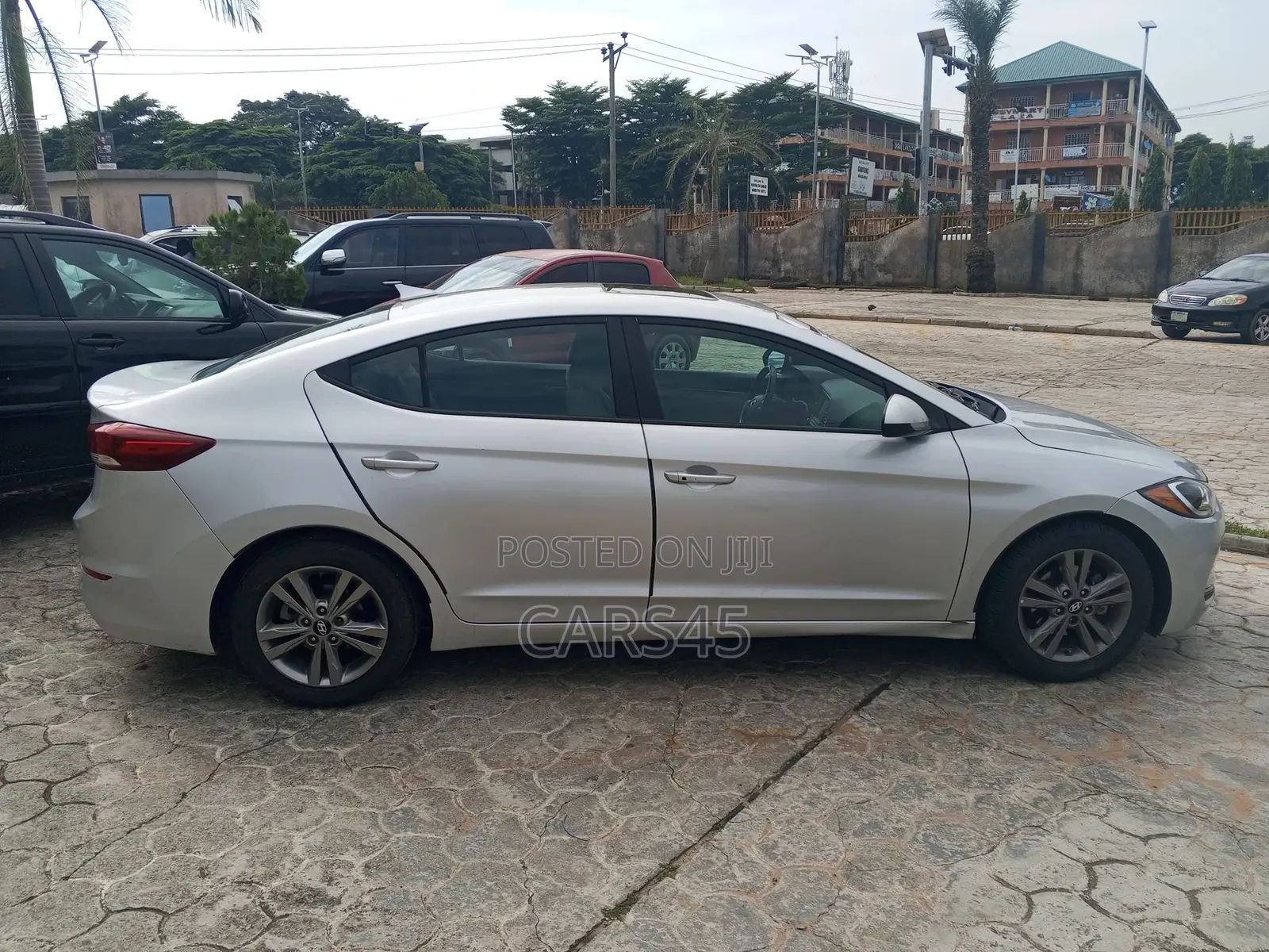 Hyundai Elantra 2018 Silver