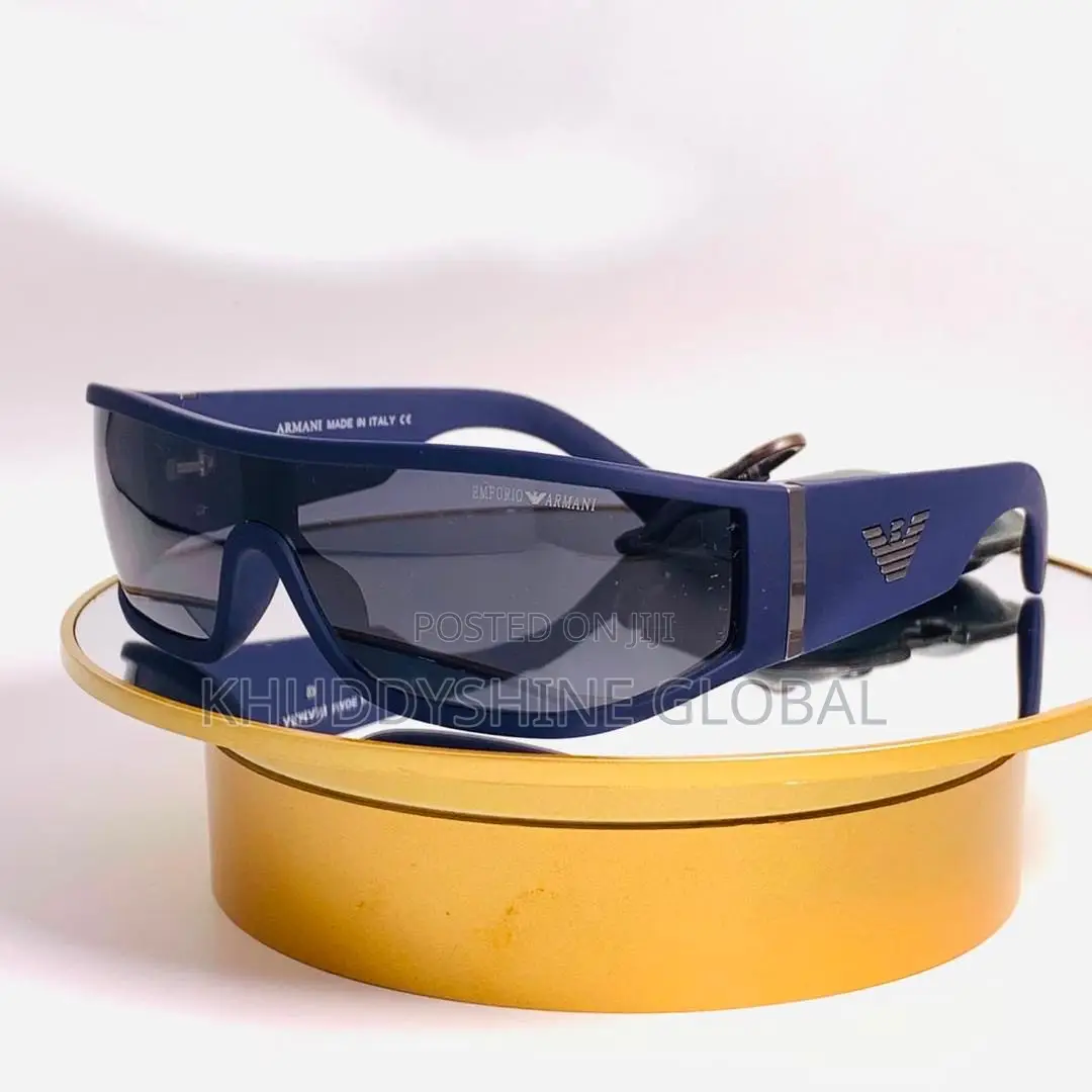 Black Marc Jacobs Square-Frame Sunglasses Featuring Distinct Gold-Tone