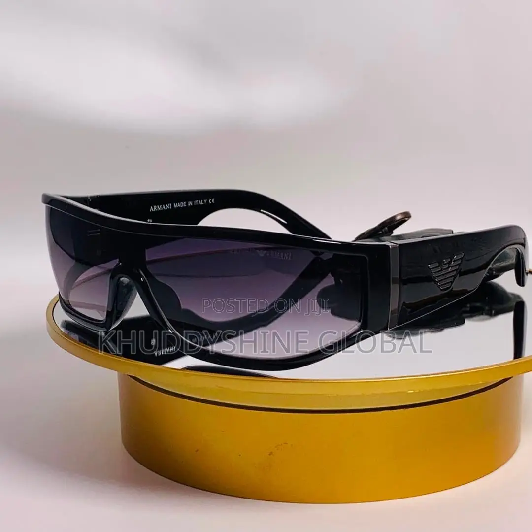 Black Marc Jacobs Square-Frame Sunglasses Featuring Distinct Gold-Tone