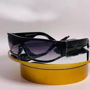 Black Marc Jacobs Square-Frame Sunglasses Featuring Distinct Gold-Tone