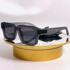 Black Marc Jacobs Square-Frame Sunglasses Featuring Distinct Gold-Tone
