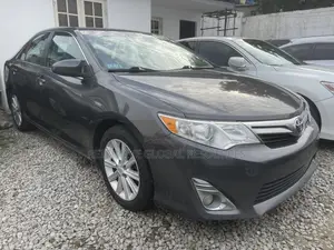 Toyota Camry XLE 4dr Sedan (2.5L 4cyl 6A) 2012 Gray