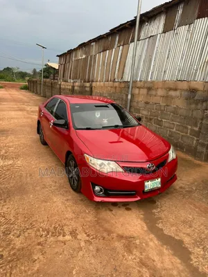 Toyota Camry XLE 4dr Sedan (2.5L 4cyl 6A) 2014 Red