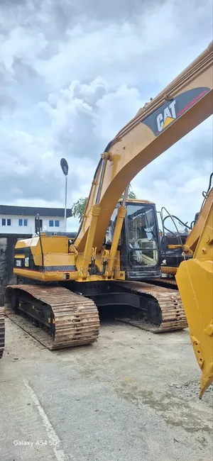 Caterpillar Excavator 320BL for Sale. Price: 130 Million