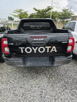 Toyota Hilux 2023 Black