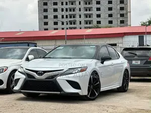 Toyota Camry XSE FWD (2.5L 4cyl 8AM) 2018 White