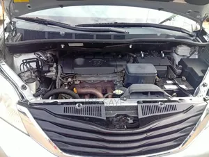 Toyota Sienna LE 8 Passenger 2012 Silver