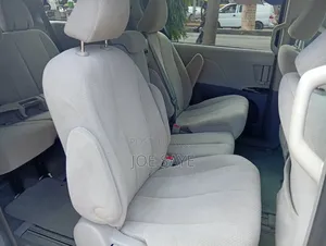 Toyota Sienna LE 8 Passenger 2012 Silver
