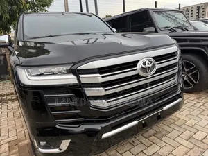 Toyota Land Cruiser LC300 2024 Black