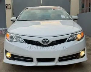 Toyota Camry SE 4dr Sedan (2.5L 4cyl 6A) 2013 White