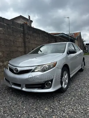 Toyota Camry SE 4dr Sedan (2.5L 4cyl 6A) 2014 Silver