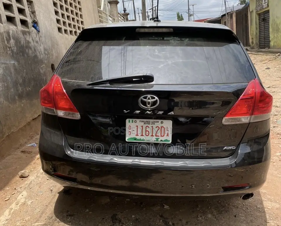 Toyota Venza LE 2011 Black
