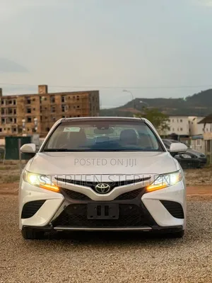 Toyota Camry 2018 White