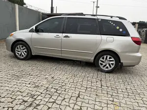 Toyota Sienna 2005 Silver