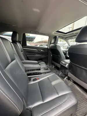 Toyota Highlander SE 4x4 V6 (3.5L 6cyl 8A) 2018 Burgundy