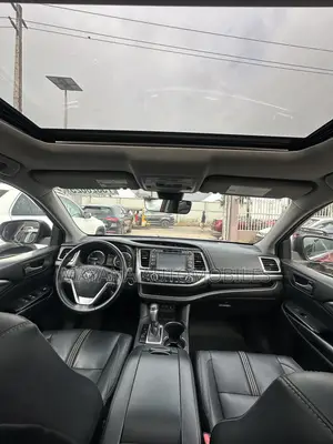 Toyota Highlander SE 4x4 V6 (3.5L 6cyl 8A) 2018 Burgundy
