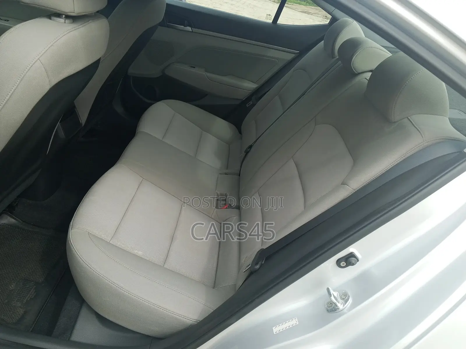 Hyundai Elantra 2018 Silver