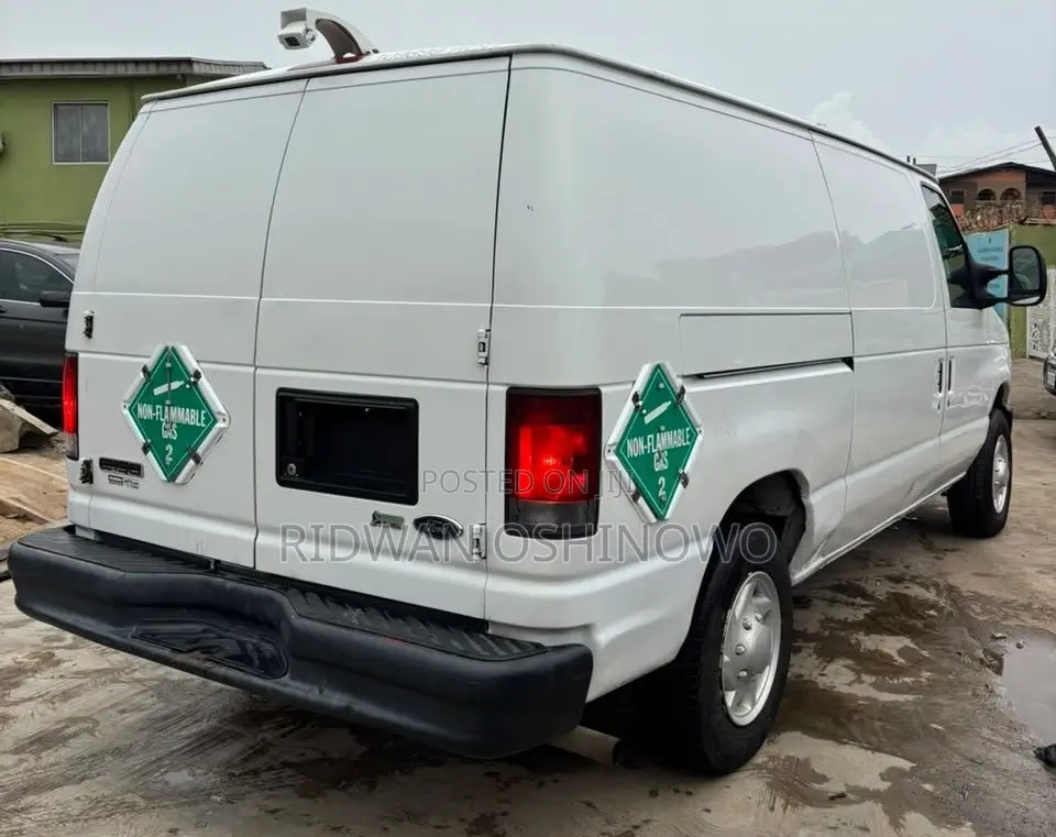 Ford E-150 2011 White
