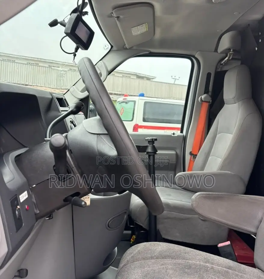 Ford E-150 2011 White