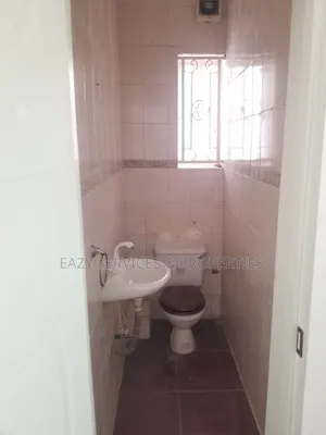 2bdrm Apartment in Gated And Secured, Lekki Phase 1 for rent
