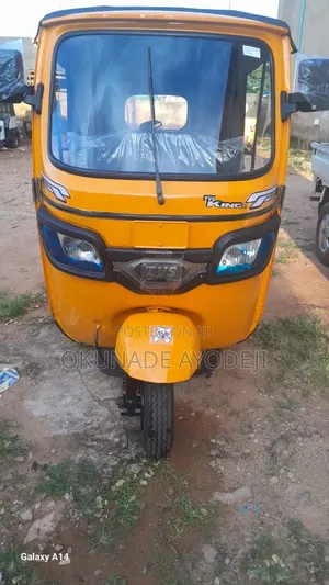 TVS King Deluxe Plus iTouch Start 2023 Yellow
