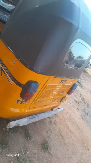 TVS King Deluxe Plus iTouch Start 2023 Yellow
