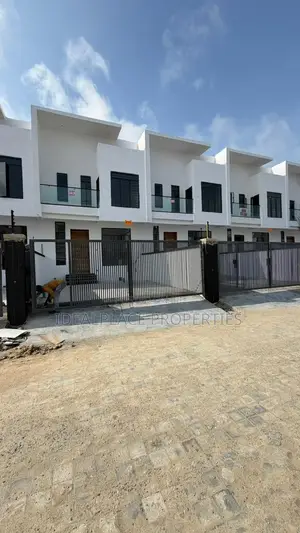 4bdrm Townhouse/Terrace in Ikota for sale