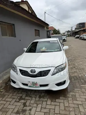 Toyota Camry SE 4dr Sedan (2.5L 4cyl 6AM) 2010 White