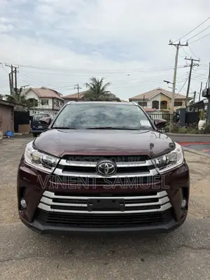 Toyota Highlander XLE 4x2 V6 (3.5L 6cyl 8A) 2018 Burgundy