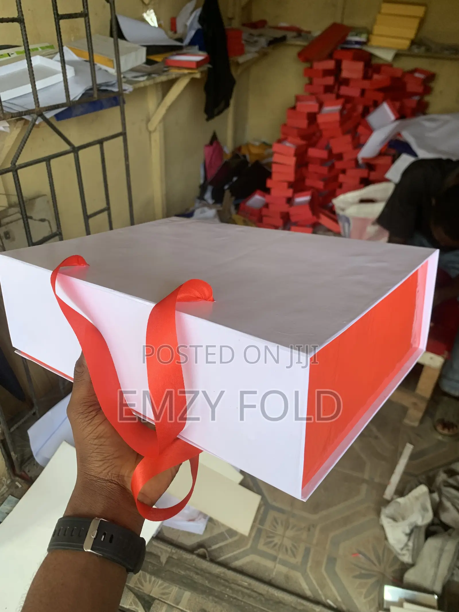 Red&White Presentation Box