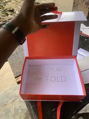 Red&White Presentation Box