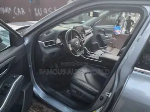 Toyota Highlander XLE 2022 Blue