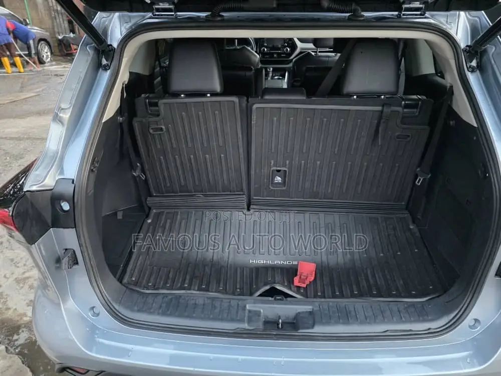 Toyota Highlander XLE 2022 Blue
