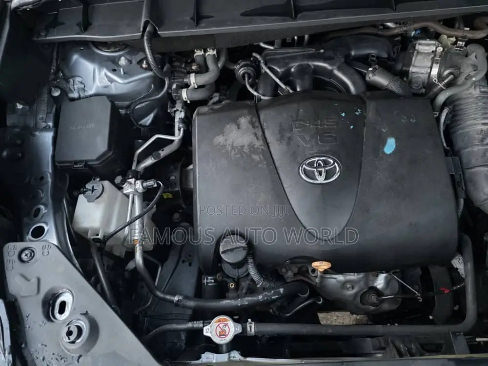 Toyota Highlander XLE 2022 Blue