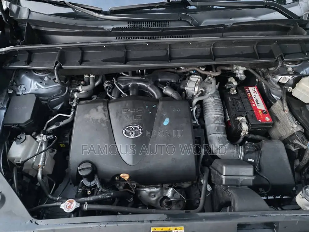 Toyota Highlander XLE 2022 Blue