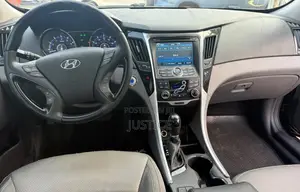 Hyundai Sonata Limited 2.0T Sedan (2.0L 4cyl 6A) 2013 Blue