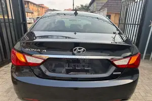 Hyundai Sonata Limited 2.0T Sedan (2.0L 4cyl 6A) 2013 Blue