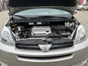 Toyota Sienna 2005 Silver
