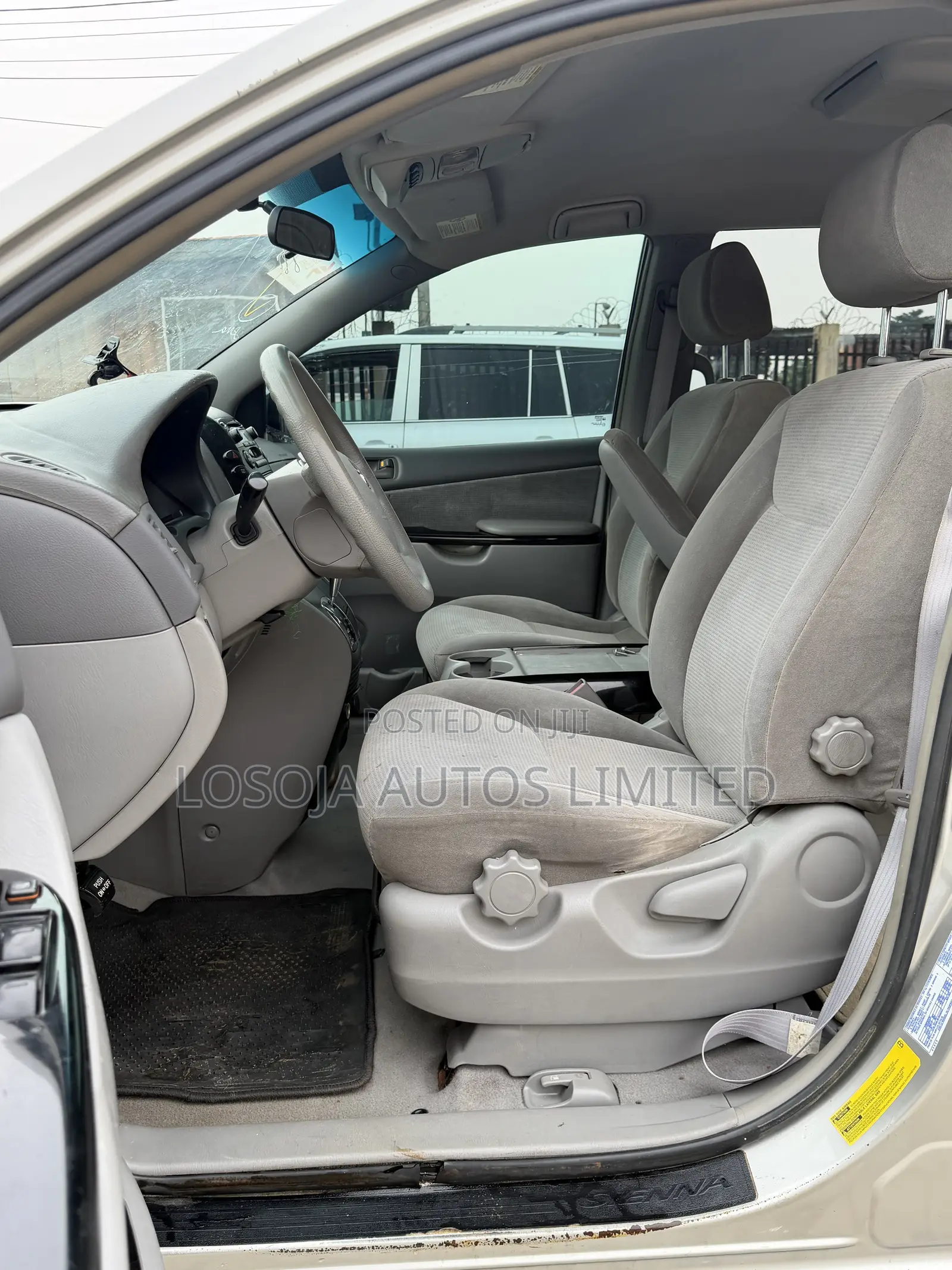Toyota Sienna 2005 Silver