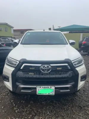 New Toyota Hilux Revo Smart Cab Petrol 2.7 RWD 2021 White
