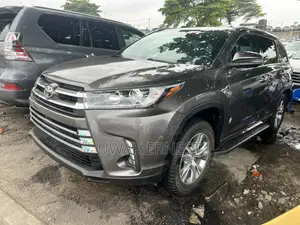 Toyota Highlander XLE 4dr SUV AWD (3.5L 6cyl 6A) 2015 Gray