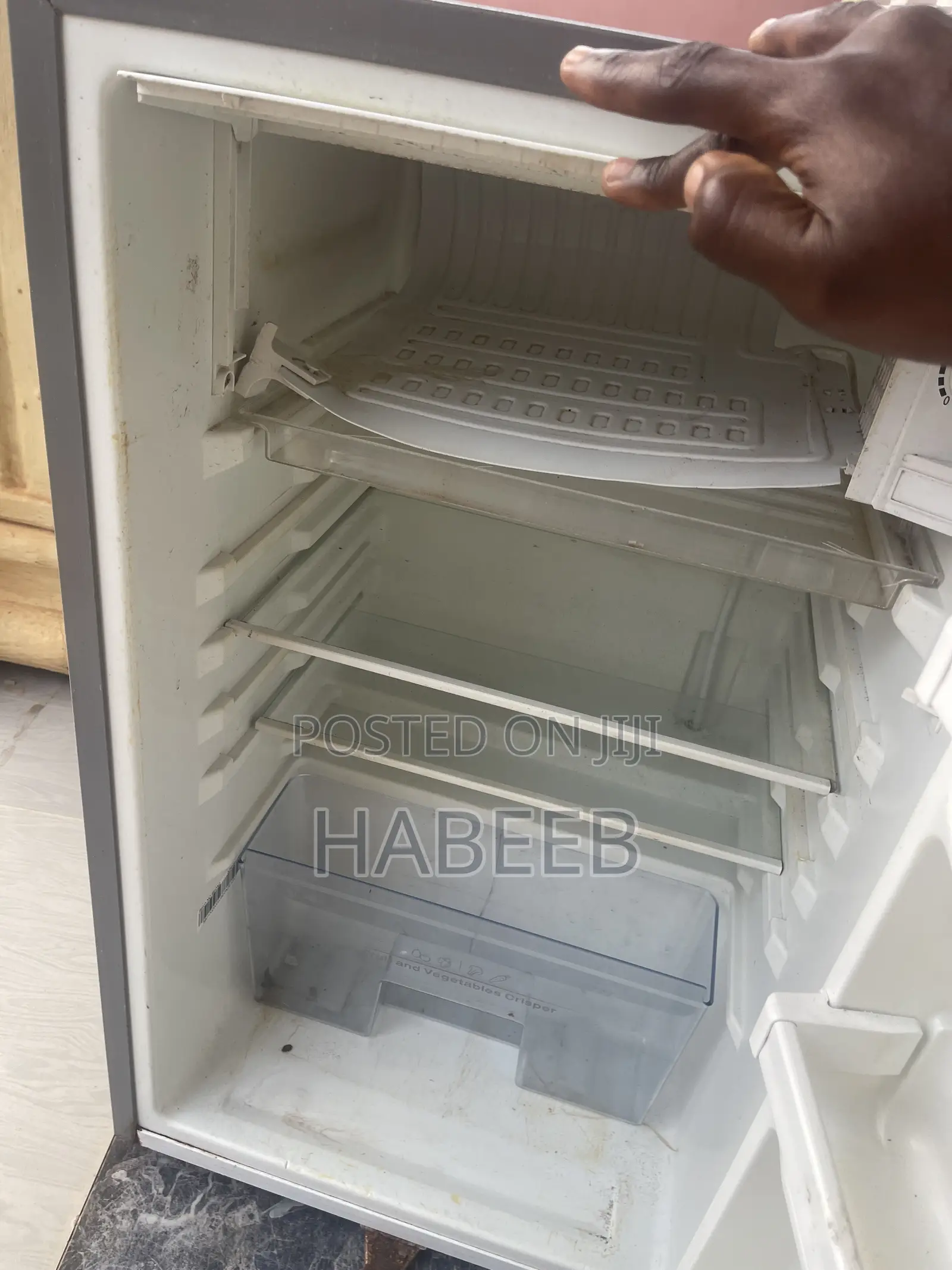 Hisense 100L Refrigerator – Clean & Excellent Working Condition