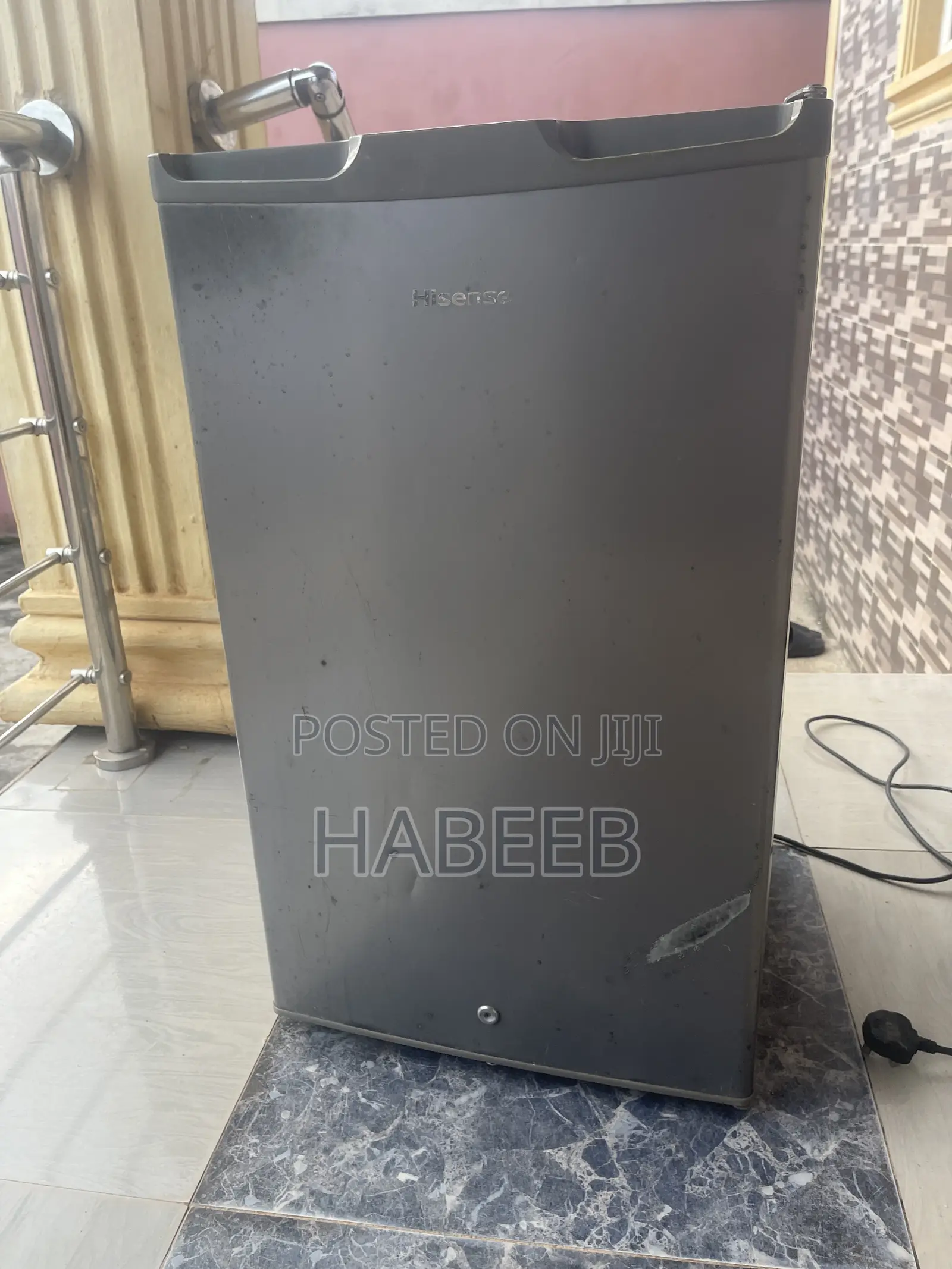 Hisense 100L Refrigerator – Clean & Excellent Working Condition