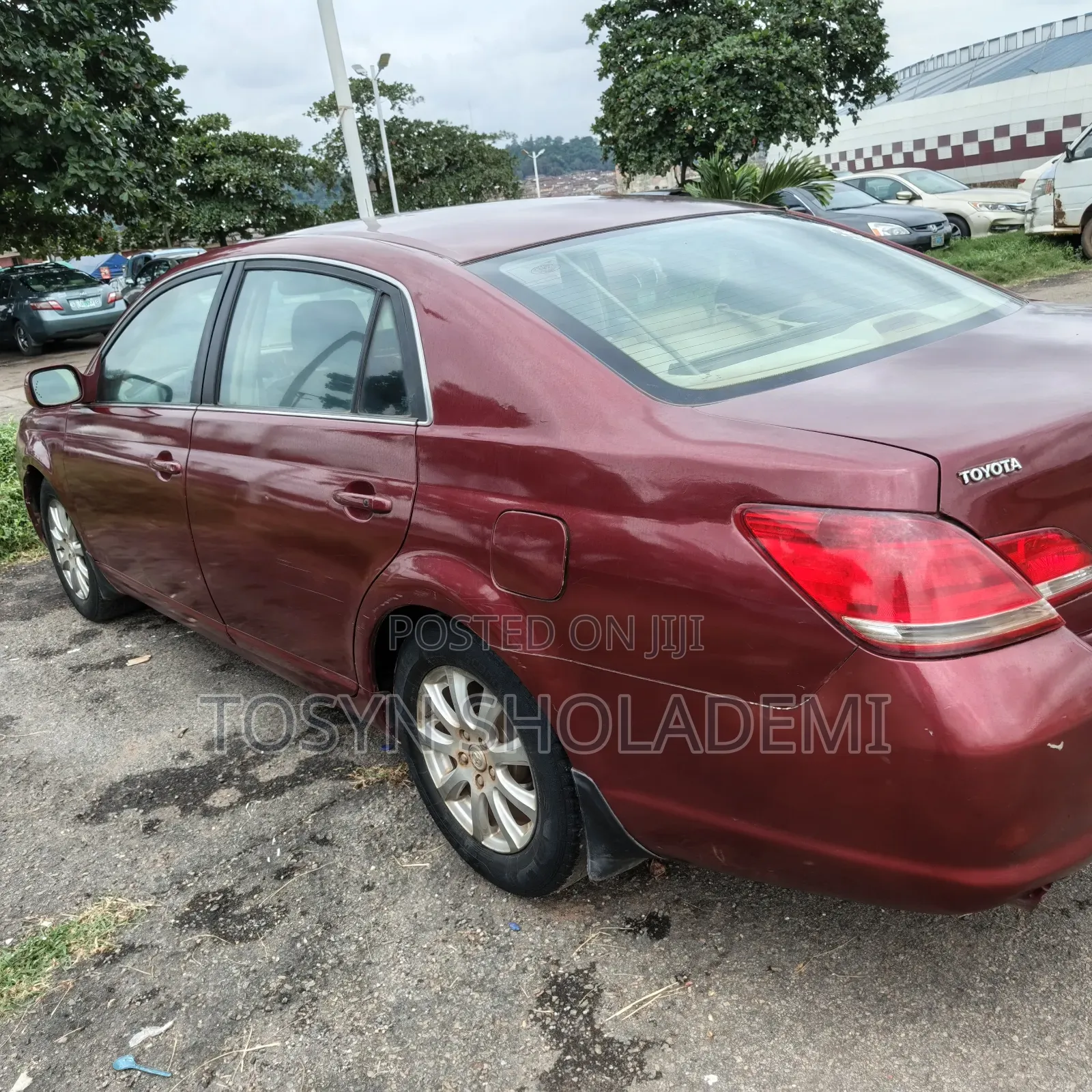 Toyota Avalon 2010 Red