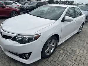 Toyota Camry SE 4dr Sedan (2.5L 4cyl 6A) 2012 White