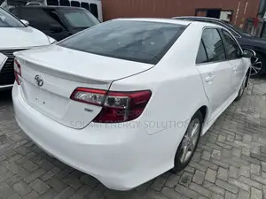 Toyota Camry SE 4dr Sedan (2.5L 4cyl 6A) 2012 White