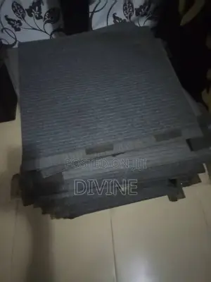 100 Pieces of Rug Tiles
